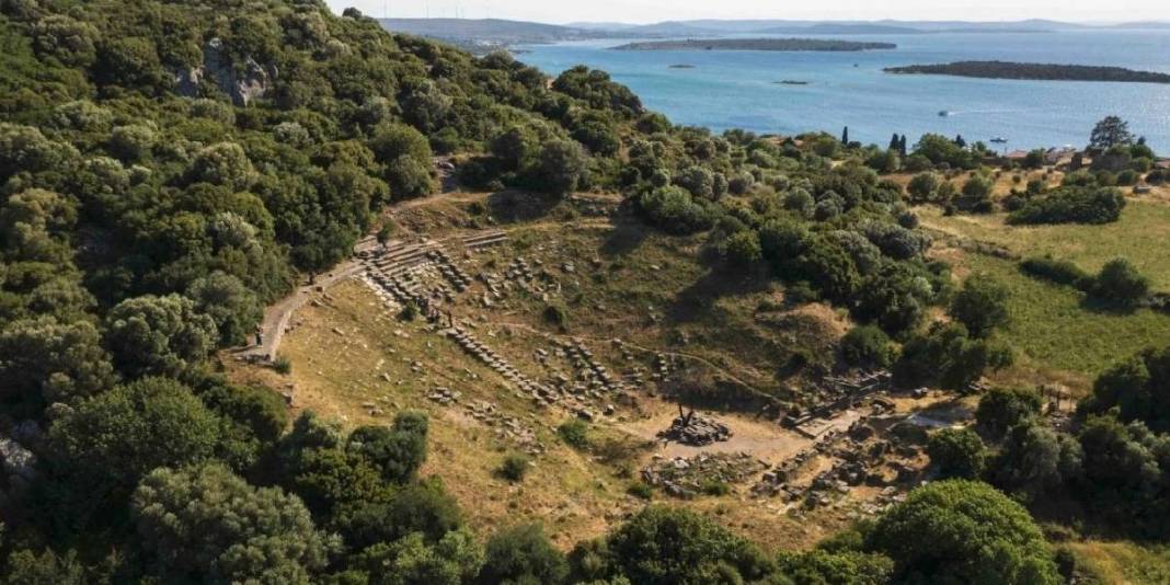Bir tarafı deniz bir tarafı antik kent! Gezmeden geçmeyin: Antik Yunan kalıntıları tatilinize renk katacak 3